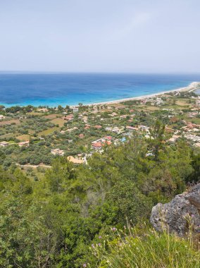 Yunanistan 'ın İyon Adaları' ndaki Agios Ioannis plajı yakınlarındaki Lefkada Panoraması