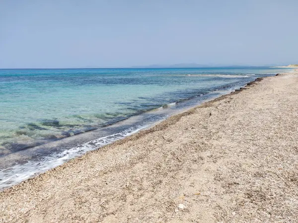 Yunanistan 'ın İyon Adaları' ndaki Agios Ioannis plajı yakınlarındaki Lefkada Panoraması