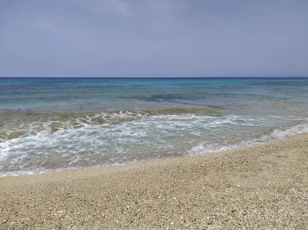 Yunanistan 'ın İyon Adaları' ndaki Agios Ioannis plajı yakınlarındaki Lefkada Panoraması