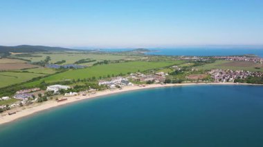 Bulgaristan 'ın Burgaz Bölgesi' nin Sozopol kasabası yakınlarındaki Gradina (Bahçe) plajının havadan manzarası 