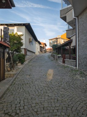 Bulgaristan 'ın Burgaz Bölgesi' nin Sozopol kentindeki tipik sokak ve evler
