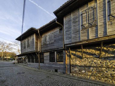 Bulgaristan 'ın Burgaz Bölgesi' nin Sozopol kentindeki tipik sokak ve evler