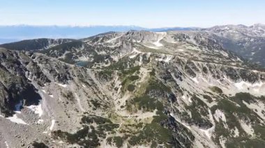 Bulgaristan 'ın Granchar Gölü yakınlarındaki Rila Dağı' nın İnanılmaz Yaz Manzarası