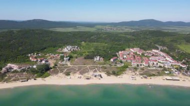 Bulgaristan 'ın Burgaz Bölgesi Smokinya Sahili yakınlarındaki Karadeniz kıyılarının hava manzarası 