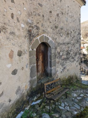 Bulgaristan 'ın Blagoevgrad bölgesindeki Melnik kasabasındaki tipik sokak ve eski evler