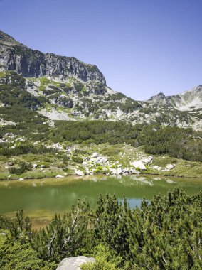 Bulgaristan 'ın Popovo Gölü yakınlarındaki Pirin Dağı' nın İnanılmaz Yaz Manzarası
