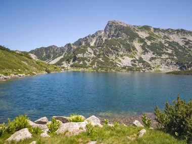 Bulgaristan 'ın Popovo Gölü yakınlarındaki Pirin Dağı' nın İnanılmaz Yaz Manzarası