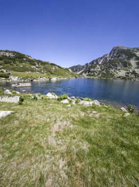 Bulgaristan 'ın Popovo Gölü yakınlarındaki Pirin Dağı' nın İnanılmaz Yaz Manzarası
