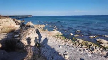 Bulgaristan 'ın Dobrich Bölgesi' ndeki Şabla Burnu yakınlarındaki Karadeniz sahili yaz manzarası