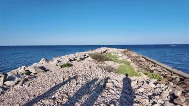 Bulgaristan 'ın Dobrich Bölgesi' ndeki Şabla Burnu yakınlarındaki Karadeniz sahili yaz manzarası