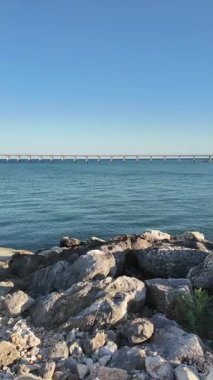 Bulgaristan 'ın Dobrich Bölgesi' ndeki Şabla Burnu yakınlarındaki Karadeniz sahili yaz manzarası