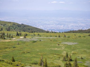 Bulgaristan 'ın Vitosha Dağı' nın Muhteşem Bahar Panoraması