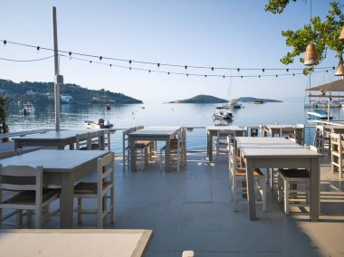 Skiathos Town, Sporades, Thessaly, Yunanistan 'ın inanılmaz kıyı şeridi manzarası