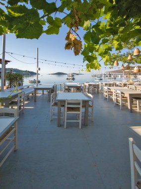 Skiathos Town, Sporades, Thessaly, Yunanistan 'ın inanılmaz kıyı şeridi manzarası