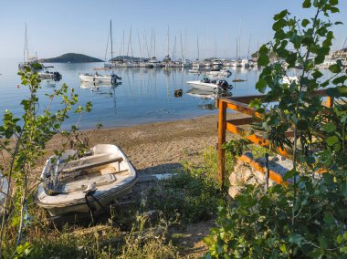 Skiathos Town, Sporades, Thessaly, Yunanistan 'ın inanılmaz kıyı şeridi manzarası