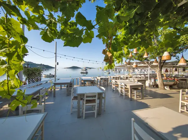 Skiathos Town, Sporades, Thessaly, Yunanistan 'ın inanılmaz kıyı şeridi manzarası