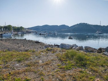 Skiathos Town, Sporades, Thessaly, Yunanistan 'ın inanılmaz kıyı şeridi manzarası