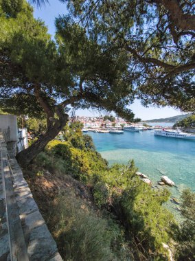 Skiathos Town, Sporades, Thessaly, Yunanistan 'ın inanılmaz kıyı şeridi manzarası