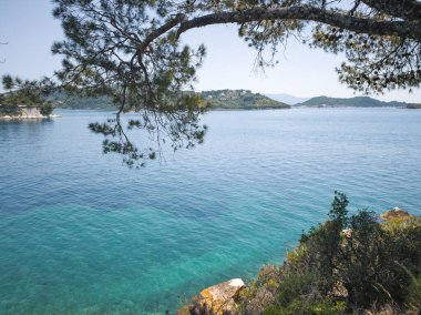 Skiathos Town, Sporades, Thessaly, Yunanistan 'ın inanılmaz kıyı şeridi manzarası