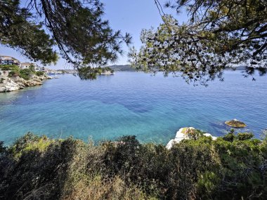 Skiathos Town, Sporades, Thessaly, Yunanistan 'ın inanılmaz kıyı şeridi manzarası
