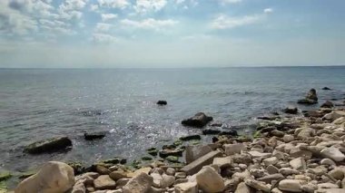 Bulgaristan 'ın Dobrich Bölgesi' ndeki Kranevo köyü yakınlarındaki Karadeniz kıyılarının gün batımı manzarası