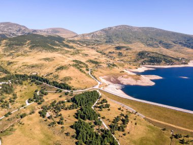 Belmeken Barajı 'nın Havadan Yaz manzarası, Rila dağı, Bulgaristan