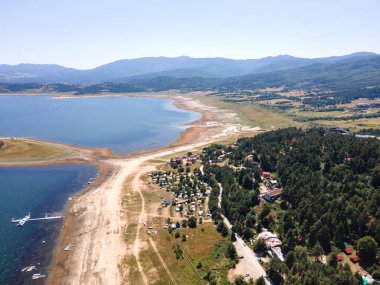 Bulgaristan 'ın Pazardzhik bölgesinin Batak Baraj Havalimanı manzarası