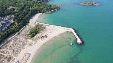 Karadeniz kıyısına ait hava manzarası, Bulgaristan 'ın Burgaz Bölgesi Arkutino bölgesini temizledi 