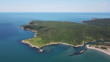 Karadeniz kıyısına ait hava manzarası, Bulgaristan 'ın Burgaz Bölgesi Arkutino bölgesini temizledi 