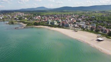 Bulgaristan 'ın Burgaz Bölgesi' ndeki Lozenets kasabası yakınlarındaki Karadeniz kıyılarının hava manzarası 