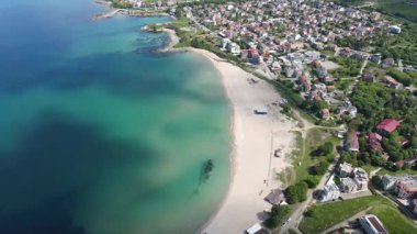 Bulgaristan 'ın Burgaz Bölgesi' ndeki Lozenets kasabası yakınlarındaki Karadeniz kıyılarının hava manzarası 