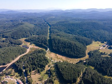 Shiroka polyana 'nın hava manzarası (geniş çayır) Reservoir, Pazardzhik Bölgesi, Bulgaristan