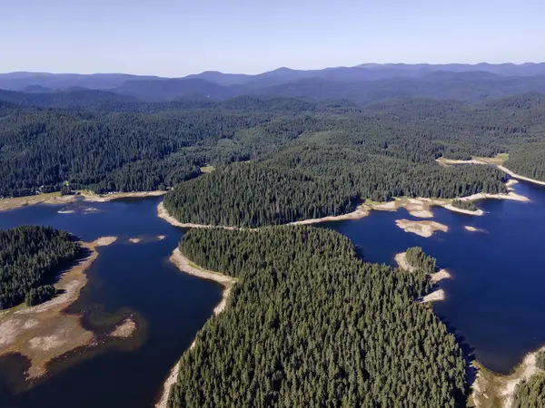 Shiroka polyana 'nın hava manzarası (geniş çayır) Reservoir, Pazardzhik Bölgesi, Bulgaristan