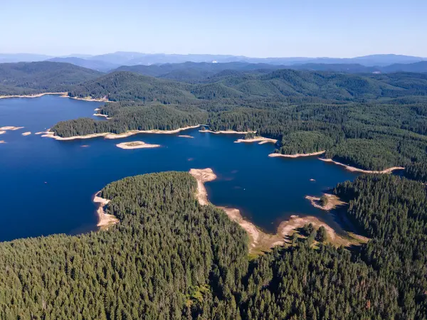 Shiroka polyana 'nın hava manzarası (geniş çayır) Reservoir, Pazardzhik Bölgesi, Bulgaristan