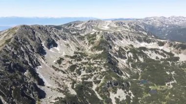 Bulgaristan 'ın Granchar Gölü yakınlarındaki Rila Dağı' nın İnanılmaz Yaz Manzarası