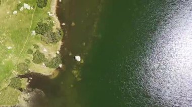 Bulgaristan 'ın Granchar Gölü yakınlarındaki Rila Dağı' nın İnanılmaz Yaz Manzarası