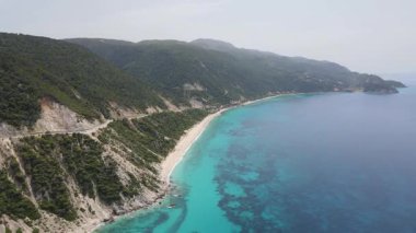 Lefkada 'nın Pefkoulia plajı yakınlarındaki inanılmaz hava manzarası, İyon Adaları, Yunanistan
