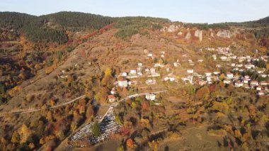 Bulgaristan 'ın Filibe Bölgesi Borovo kasabası yakınlarındaki Rodop dağının şaşırtıcı sonbahar manzarası