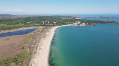 Bulgaristan 'ın Burgaz Bölgesi' nin Dyuni tatil beldesi yakınlarındaki The Driver Beach 'in hava manzarası 