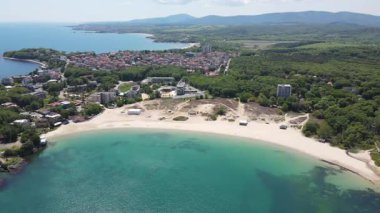 Bulgaristan 'ın Burgaz Bölgesi' ndeki Atliman Sahili ve Kiten yakınlarındaki Karadeniz Sahil manzarası 