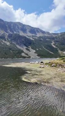 Bulgaristan 'ın Granchar Gölü yakınlarındaki Rila Dağı' nın İnanılmaz Yaz Manzarası