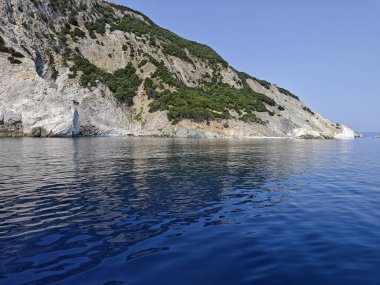 Lalaria Beach, Sporades, Thessaly, Yunanistan yakınlarındaki Skiathos Adası Sahil Çizgisi Panoraması