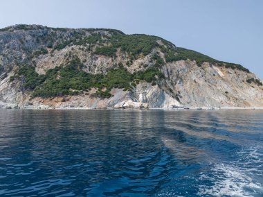 Lalaria Beach, Sporades, Thessaly, Yunanistan yakınlarındaki Skiathos Adası Sahil Çizgisi Panoraması