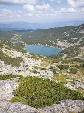 Bulgaristan 'ın Yakoruda Gölleri yakınlarındaki Rila Dağı' nın İnanılmaz Yaz Manzarası