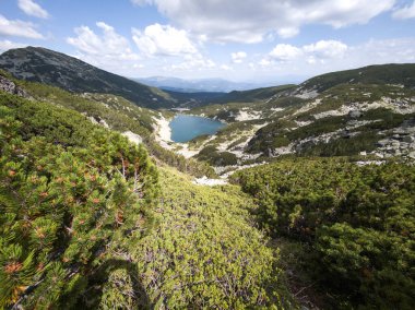 Bulgaristan 'ın Yakoruda Gölleri yakınlarındaki Rila Dağı' nın İnanılmaz Yaz Manzarası