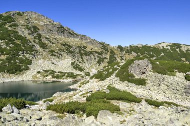 Musalenski göllerinin muhteşem yaz manzarası, Rila dağı, Bulgaristan