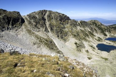 Musalenski göllerinin muhteşem yaz manzarası, Rila dağı, Bulgaristan