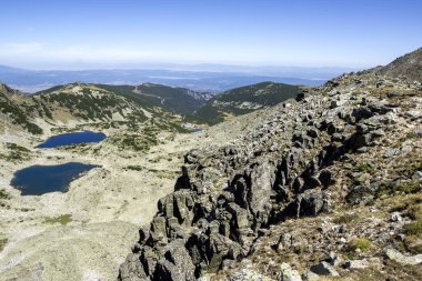 Musalenski göllerinin muhteşem yaz manzarası, Rila dağı, Bulgaristan