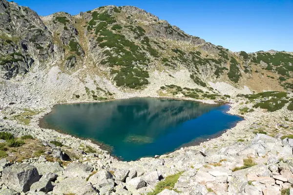 Musalenski göllerinin muhteşem yaz manzarası, Rila dağı, Bulgaristan