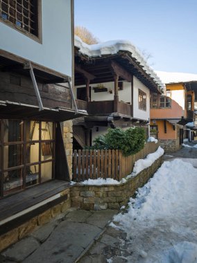 Bulgaristan 'ın Gabrovo kenti yakınlarındaki Etnoğrafya Köyü' nün (Etara) kış manzarası